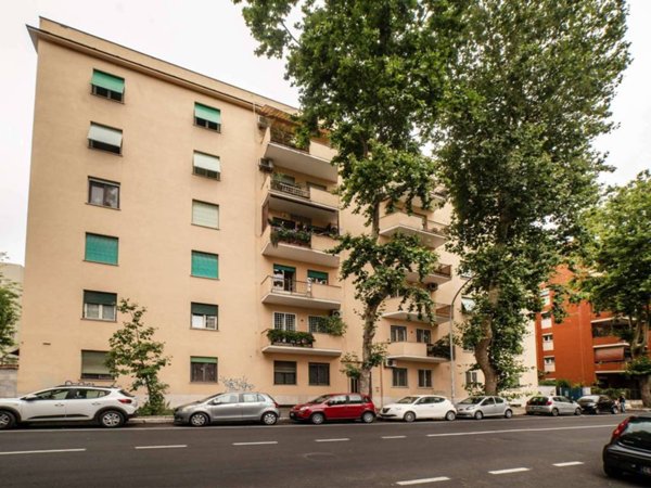 appartamento in vendita a Roma in zona Ostiense