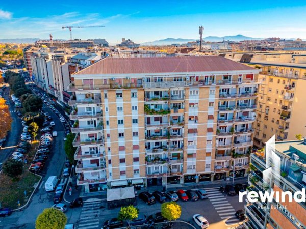 appartamento in vendita a Roma in zona Ostiense