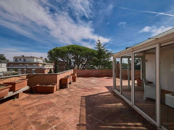 appartamento in vendita a Roma in zona Tomba di Nerone