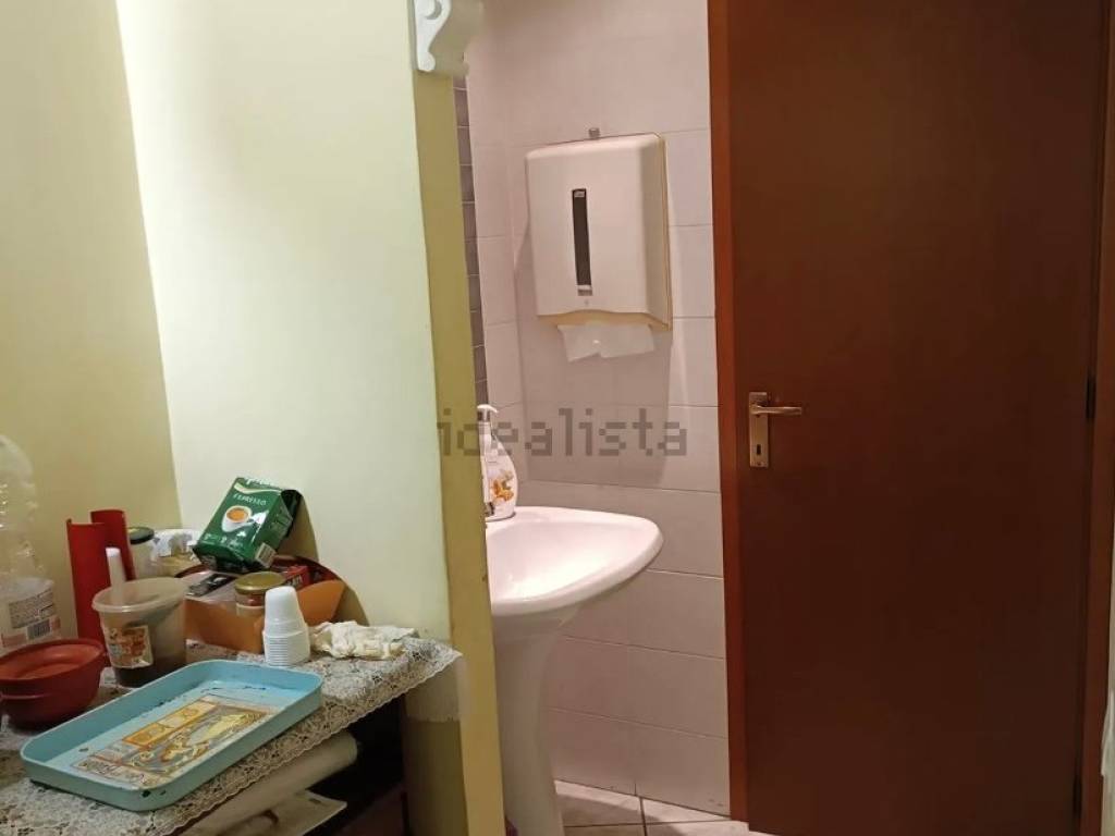 negozio in vendita a Roma in zona Prenestino-Centocelle
