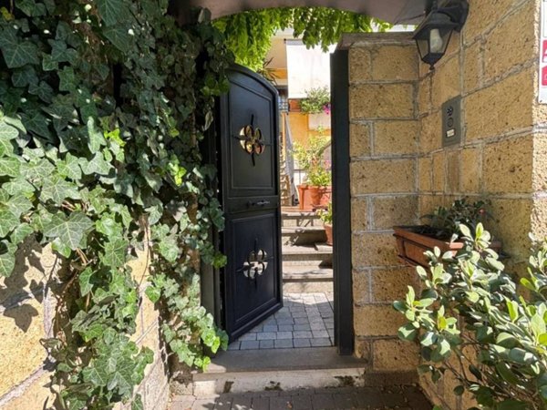 casa indipendente in vendita a Roma in zona Lunghezza