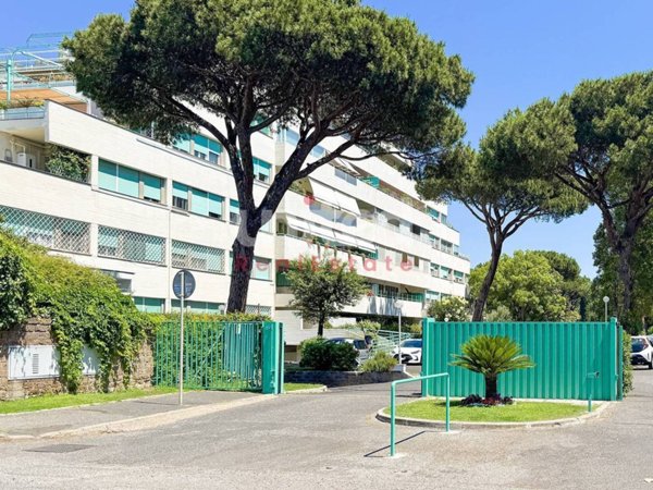 appartamento in vendita a Roma in zona Casal Palocco