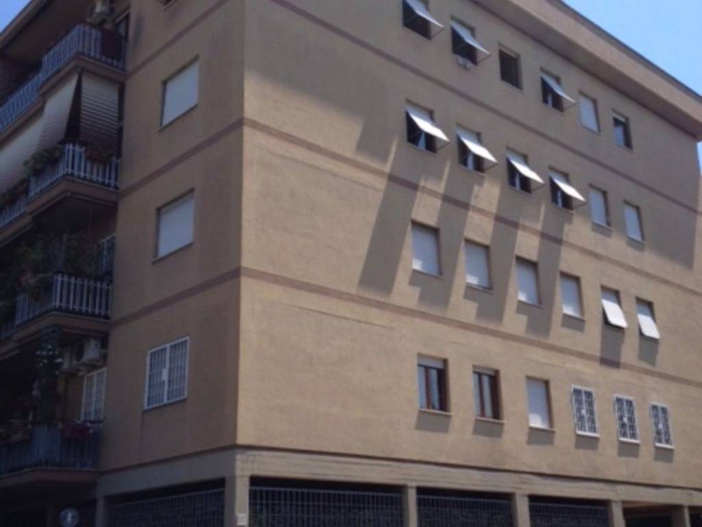 appartamento in vendita a Roma in zona Tuscolano