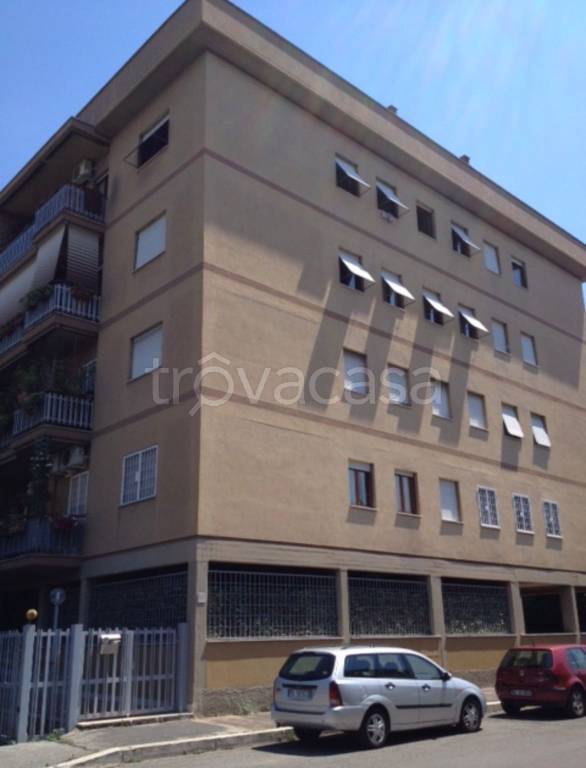 appartamento in vendita a Roma in zona Tuscolano