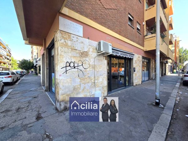 negozio in vendita a Roma in zona Ostia