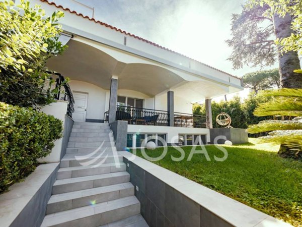 casa indipendente in vendita a Roma