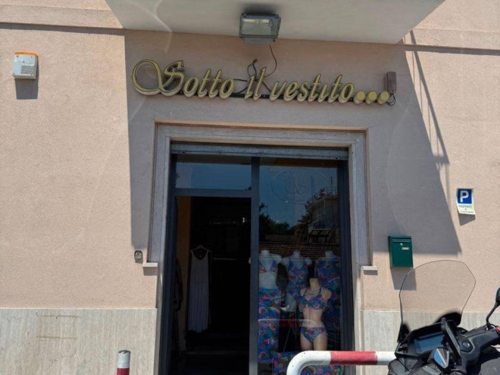 negozio in vendita a Roma in zona Casalotti