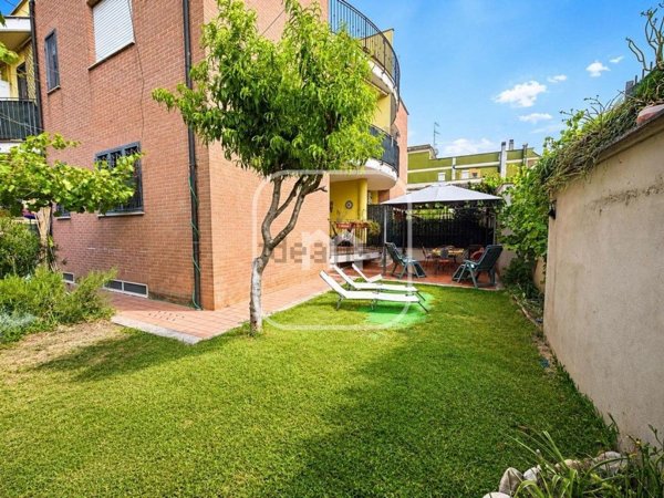 appartamento in vendita a Roma in zona Lunghezza