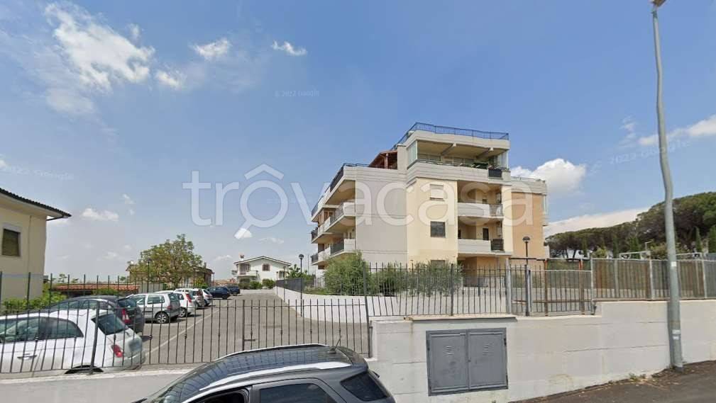 appartamento in vendita a Roma in zona Lunghezza