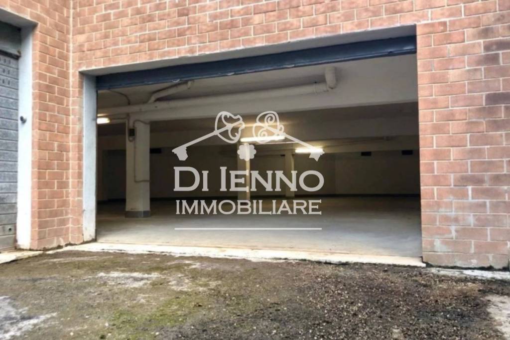 locale commerciale in vendita a Roma in zona Trigoria