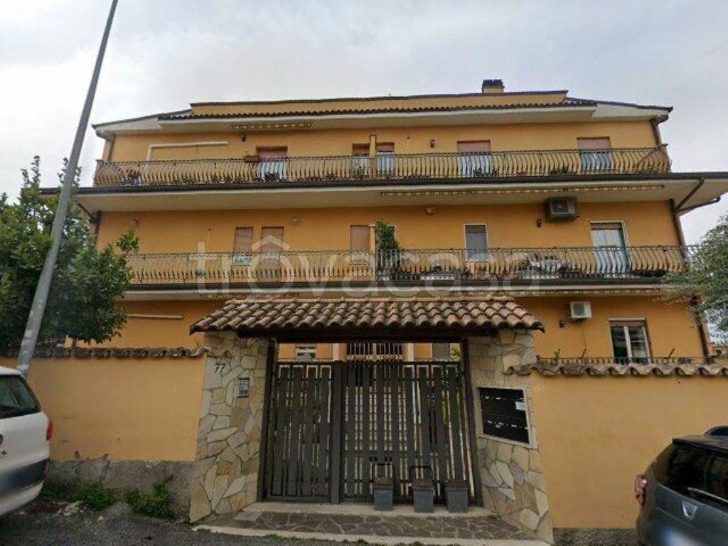 appartamento in vendita a Roma in zona Valle Muricana