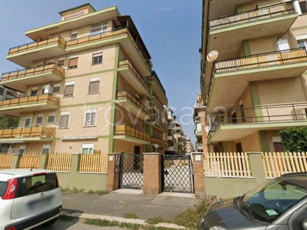 appartamento in vendita a Roma in zona Ostia Antica
