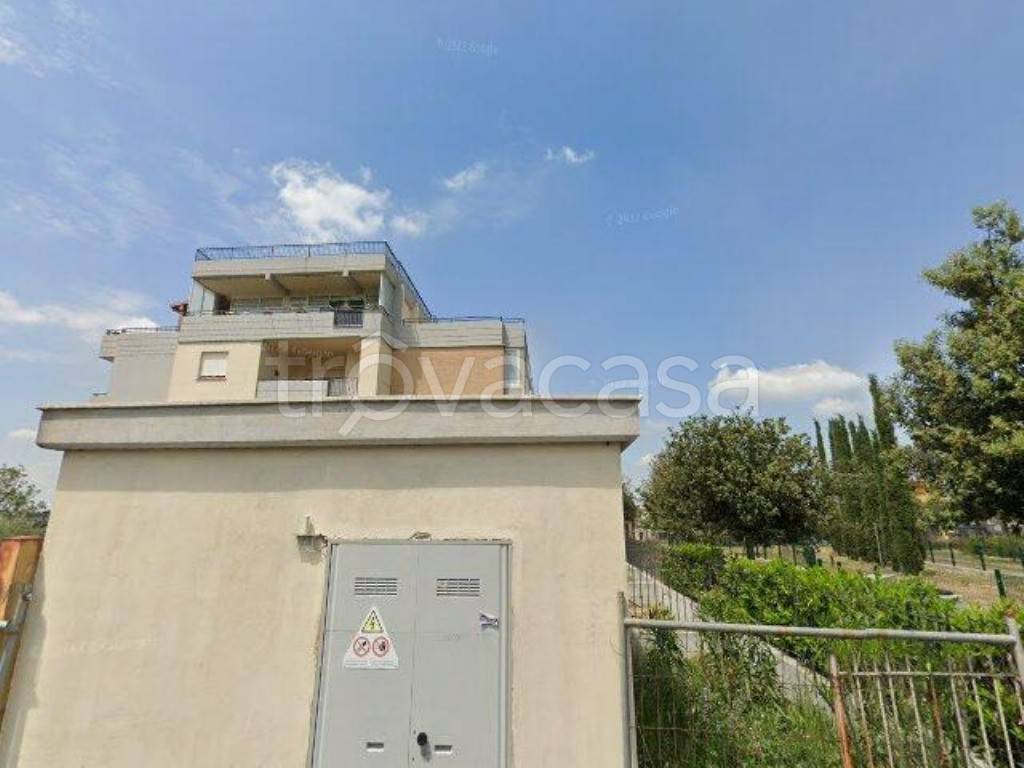 appartamento in vendita a Roma in zona Castelverde