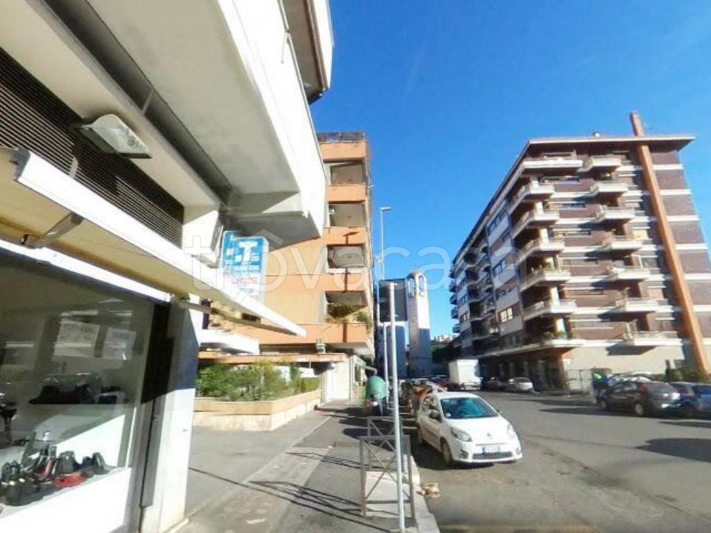 appartamento in vendita a Roma in zona Ardeatino