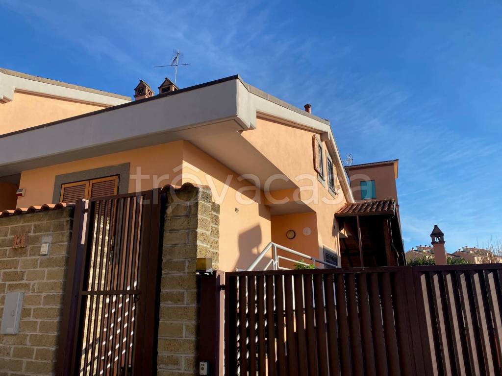 casa indipendente in vendita a Roma in zona Massimina/Casal Lumbroso