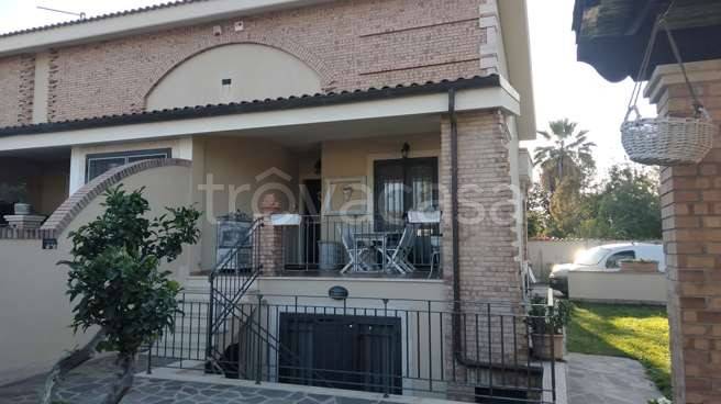 casa indipendente in vendita a Roma in zona Infernetto