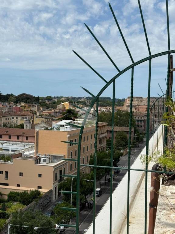 appartamento in vendita a Roma in zona Rione Monti/Campitelli