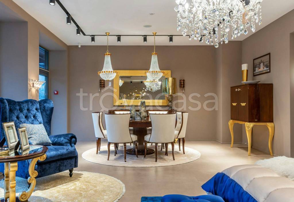 appartamento in vendita a Roma in zona Trevi-Colonna
