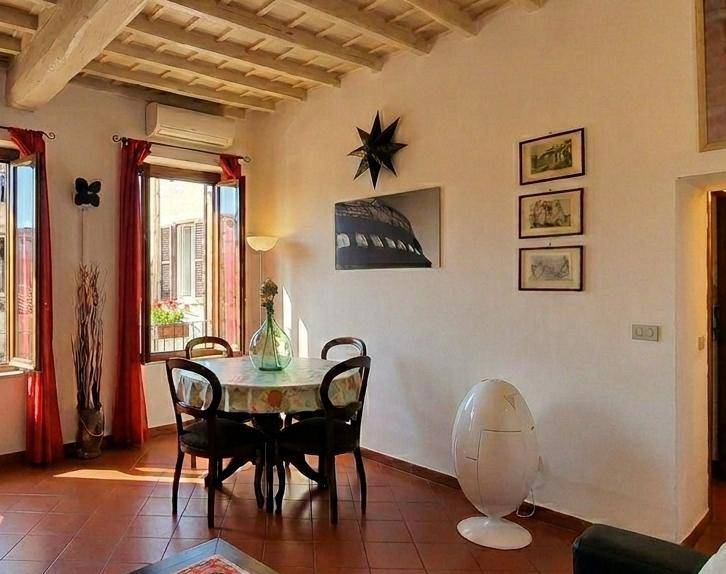 appartamento in vendita a Roma in zona Parione/Sant'Eustachio
