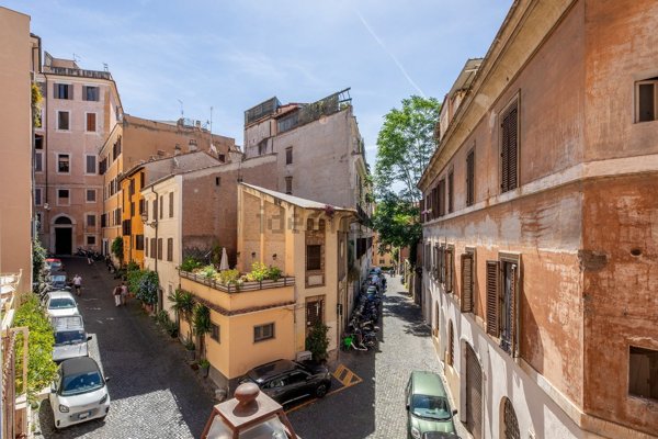 appartamento in vendita a Roma in zona Rione Monti/Campitelli