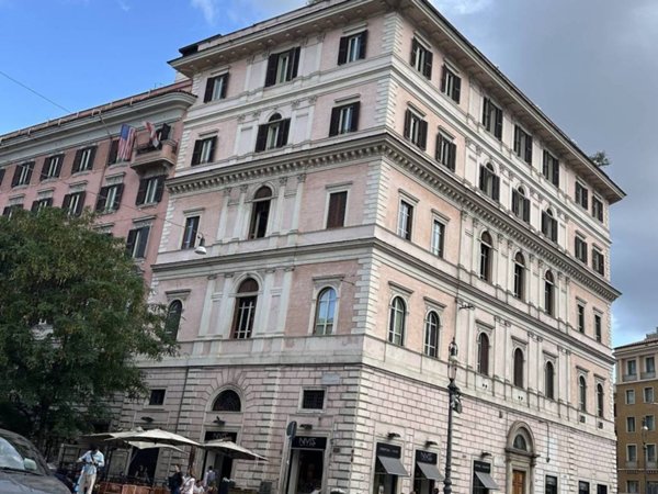 intera palazzina in vendita a Roma in zona Parione/Sant'Eustachio