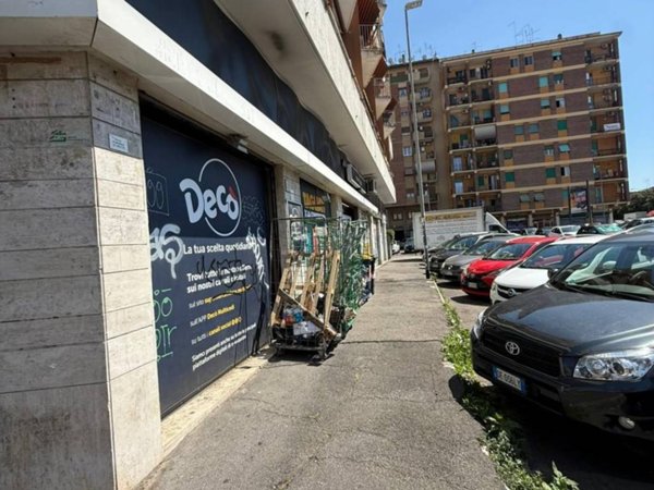 negozio in vendita a Roma in zona Prenestino-Centocelle