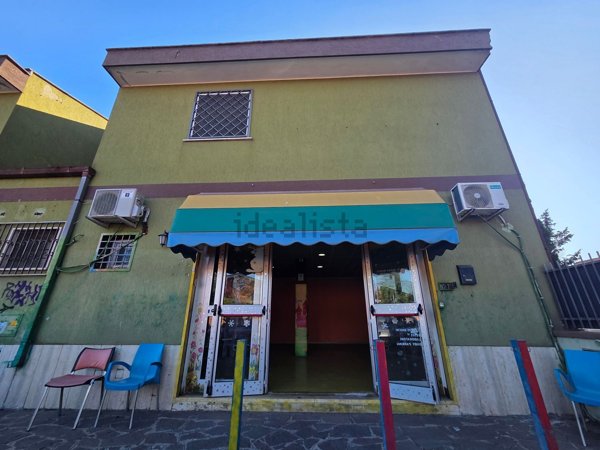 negozio in vendita a Roma in zona Infernetto