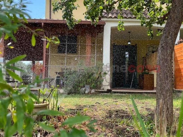 casa indipendente in vendita a Roma in zona Finocchio