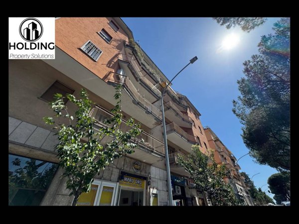 appartamento in vendita a Roma in zona Ardeatino