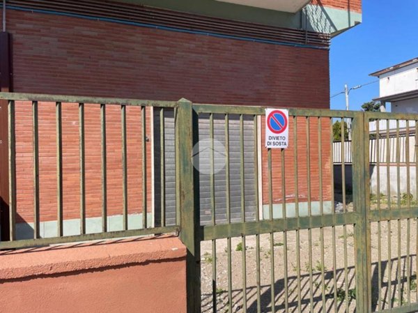 locale di sgombero in vendita a Roma in zona Massimina/Casal Lumbroso