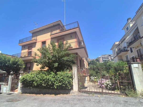 appartamento in vendita a Roma in zona Sette Bagni