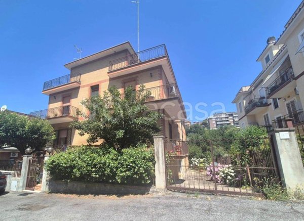 appartamento in vendita a Roma in zona Sette Bagni