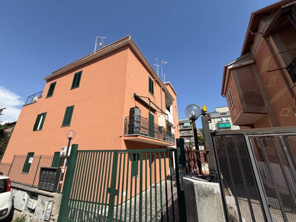 appartamento in vendita a Roma in zona Tomba di Nerone