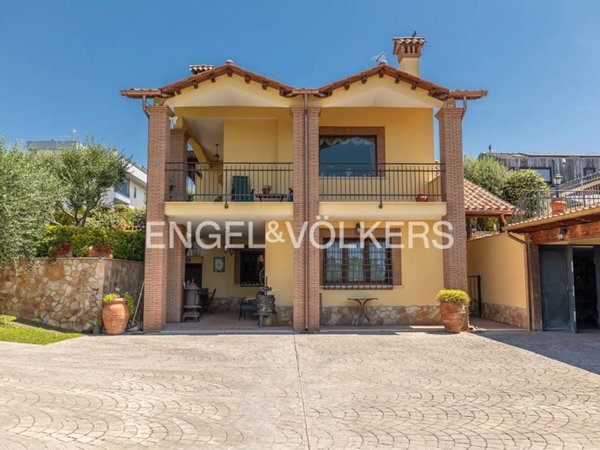 casa indipendente in vendita a Roma in zona Lunghezza