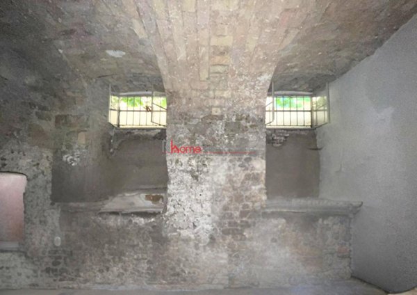 locale di sgombero in vendita a Roma in zona Rione Monti/Campitelli
