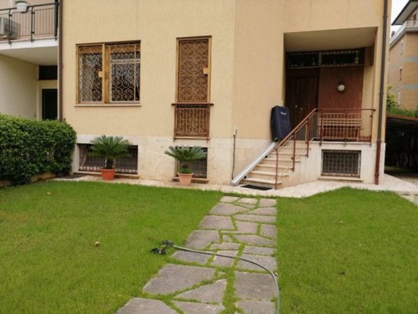 casa indipendente in vendita a Roma in zona Monte Sacro/Talenti
