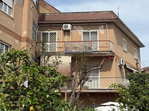appartamento in vendita a Roma in zona Tor Cervara