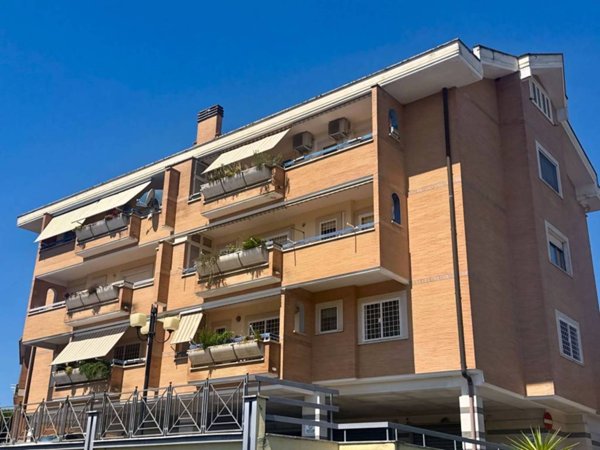 appartamento in vendita a Roma in zona Torrione Cerquetta