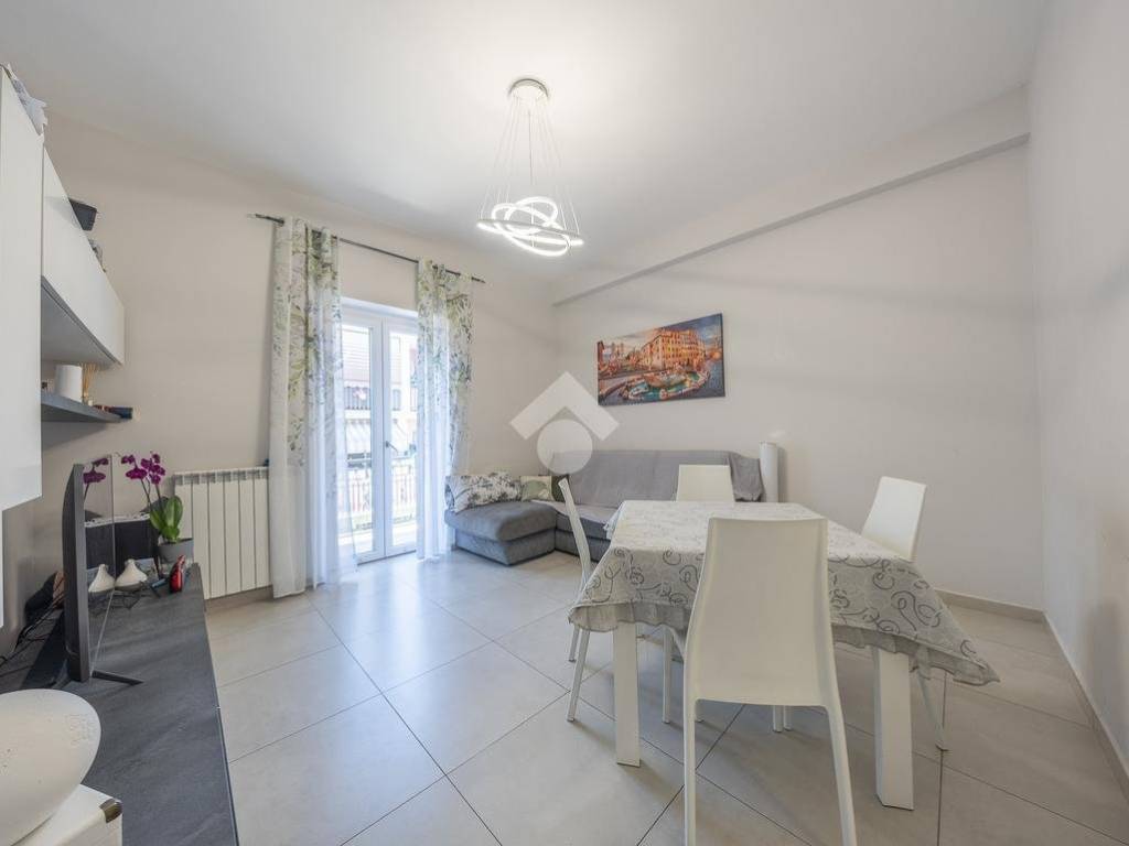 appartamento in vendita a Roma in zona Lunghezza
