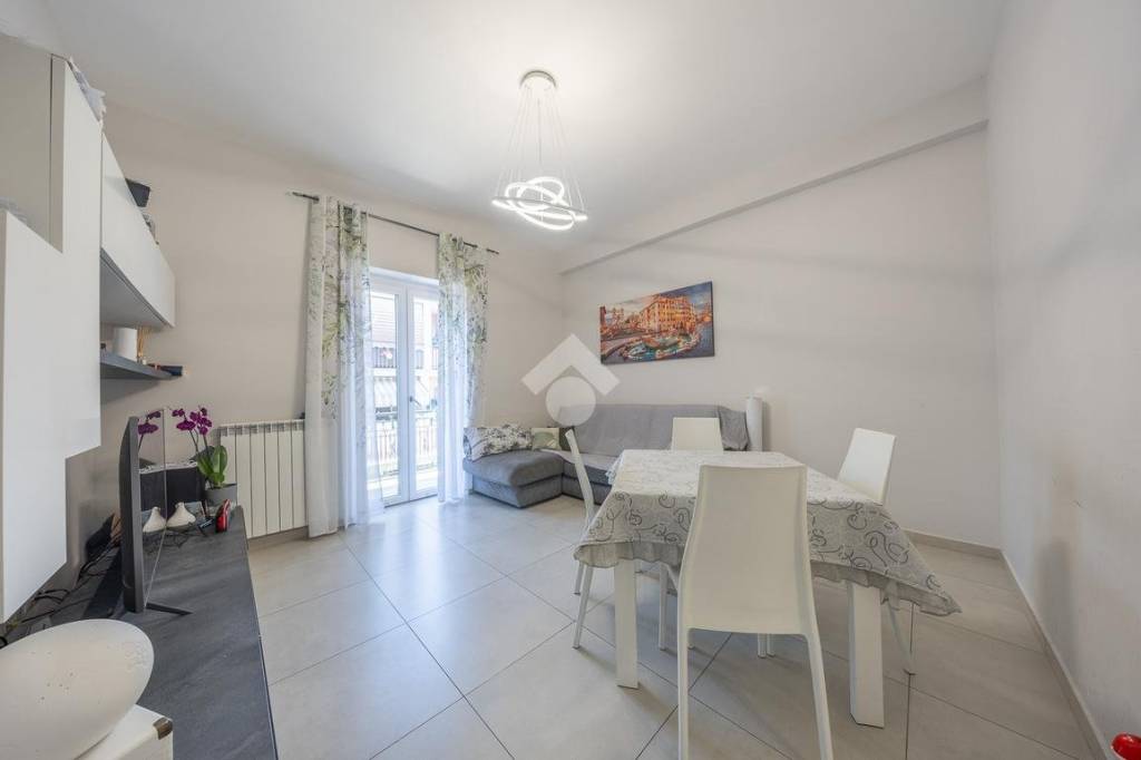 appartamento in vendita a Roma in zona Lunghezza