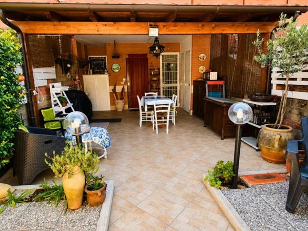 casa indipendente in vendita a Roma in zona Settecamini