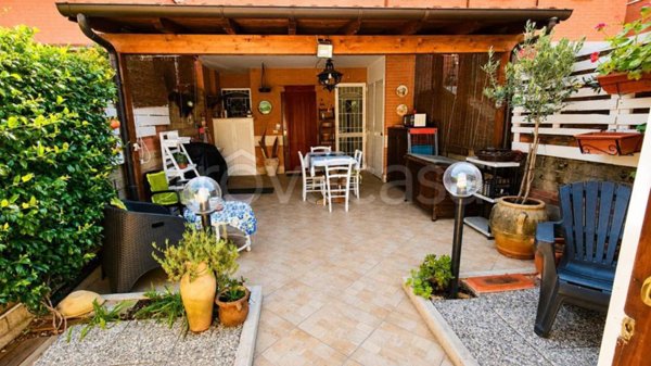 casa indipendente in vendita a Roma in zona Settecamini