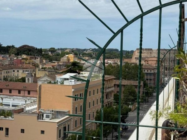 appartamento in vendita a Roma in zona Rione Monti/Campitelli