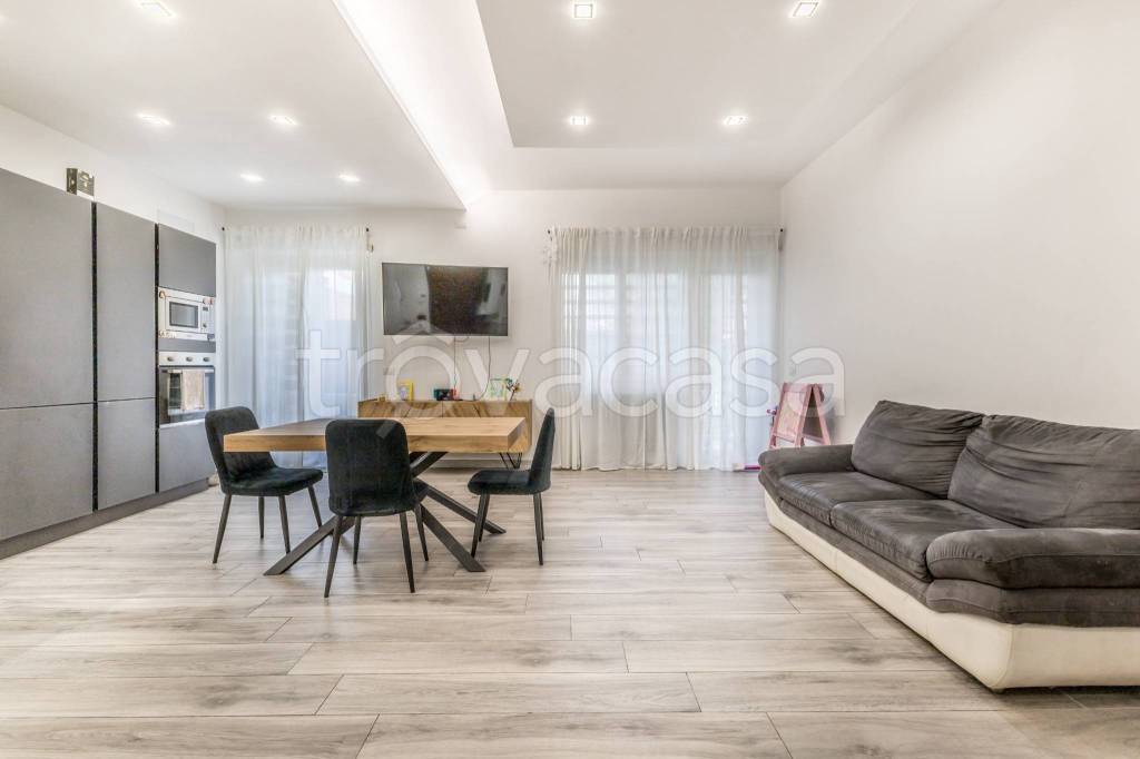 appartamento in vendita a Roma in zona Ardeatino