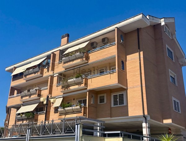 appartamento in vendita a Roma in zona Torrione Cerquetta