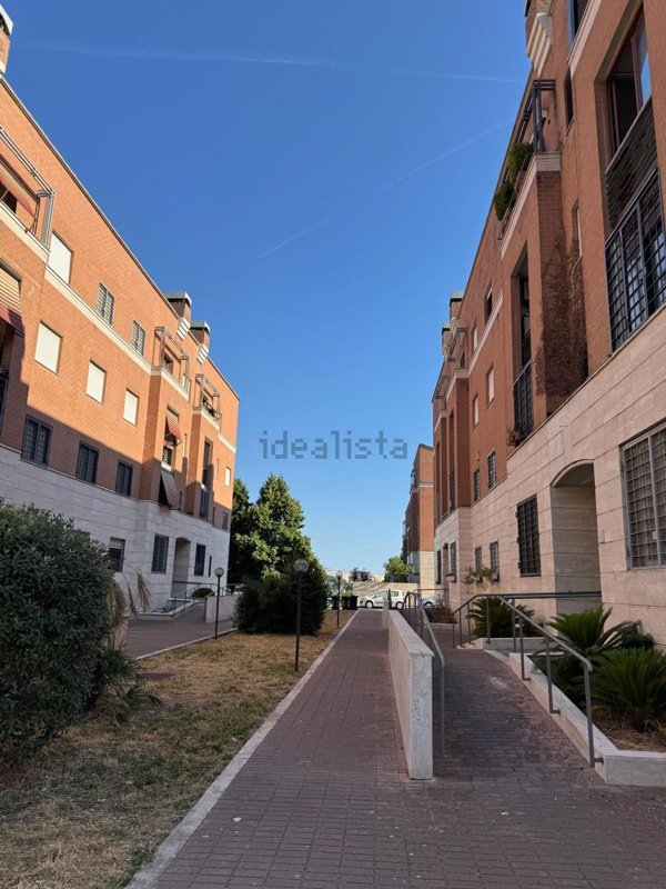 appartamento in vendita a Roma in zona Tre Pini - Poggio dei Fiori