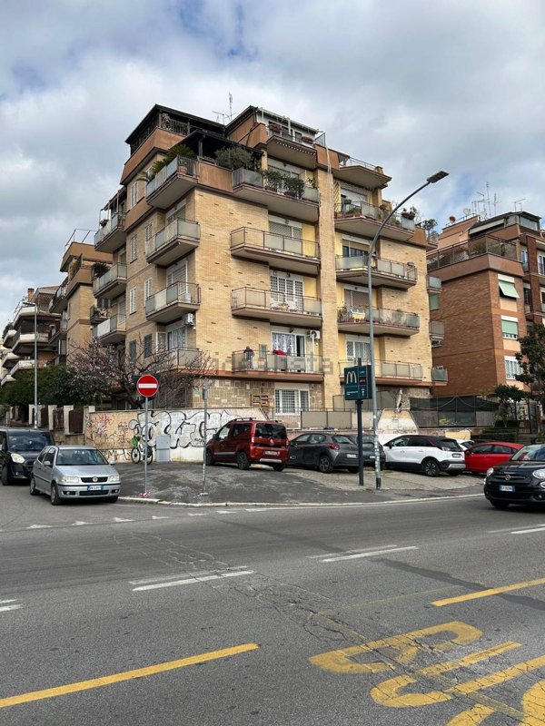 appartamento in vendita a Roma in zona Monte Sacro/Talenti