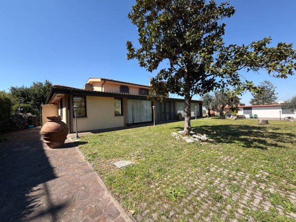 casa indipendente in vendita a Roma in zona Romanina