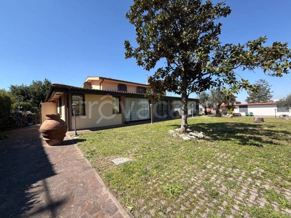 casa indipendente in vendita a Roma