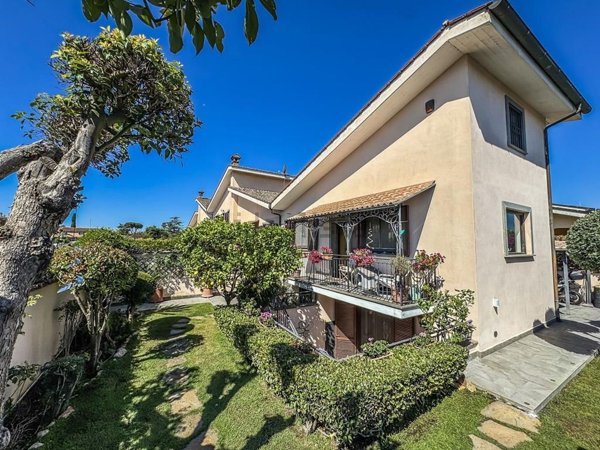 casa indipendente in vendita a Roma in zona Infernetto